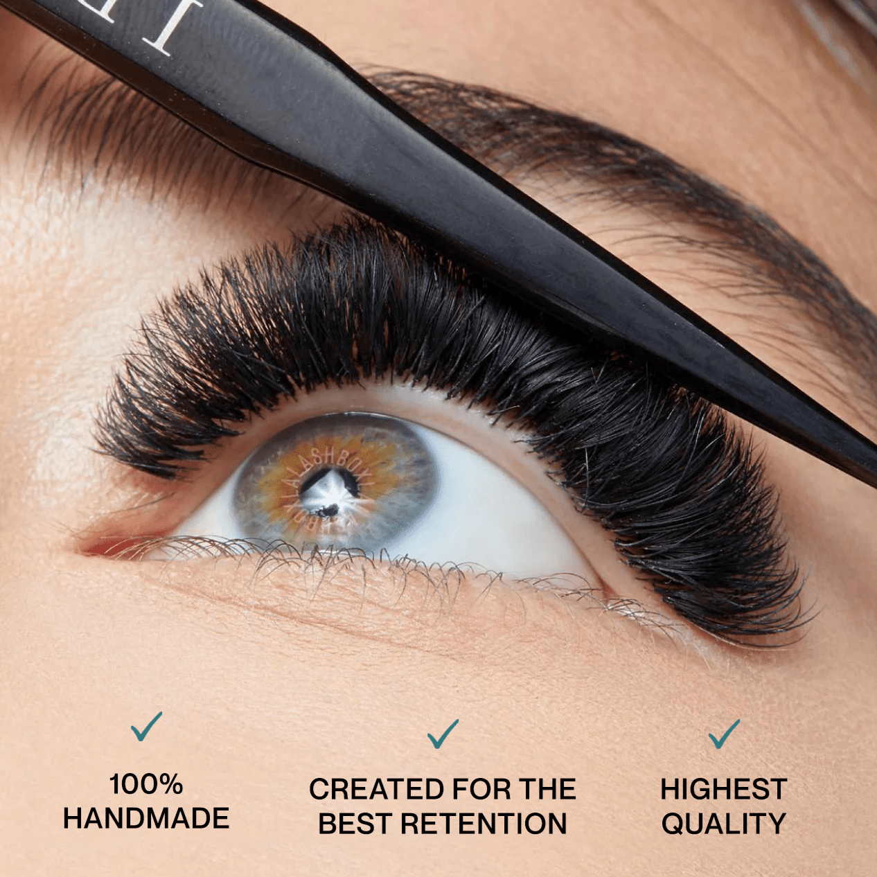 Detailed front label view on the Favorite Cashmere Faux Mink lash tray displaying base type and curl specs.
