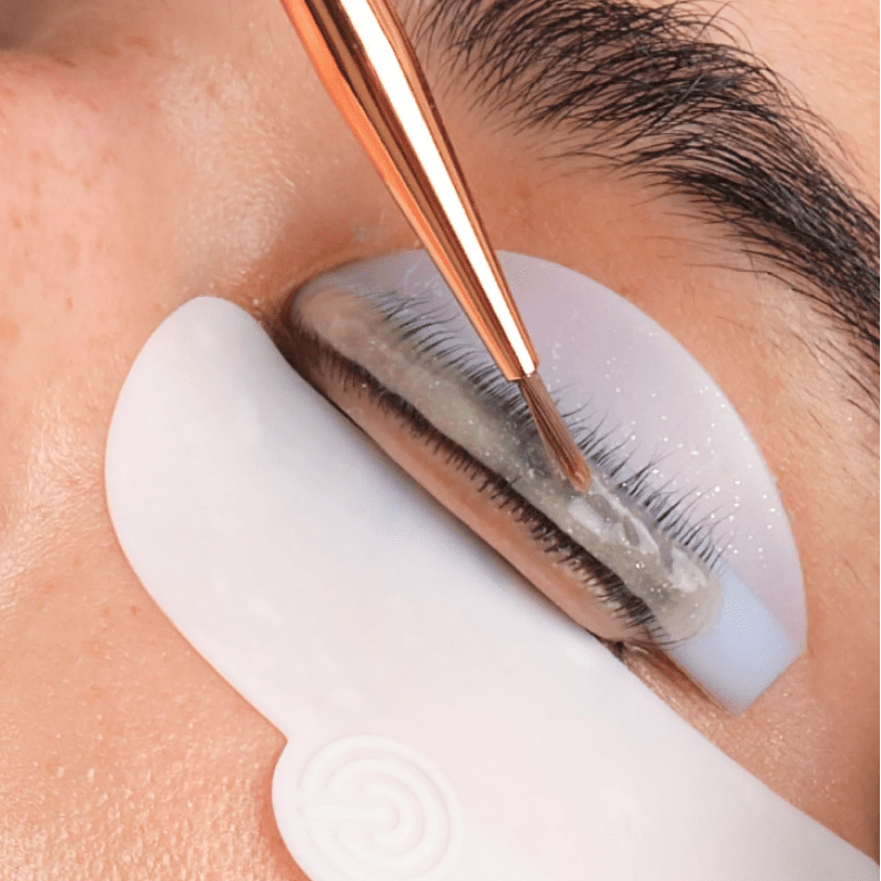 Maxymova Magnetic Brush No.7 by House of Beauty USA, featuring an ultra-fine precision brush for controlled lash lift lotion application.